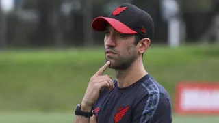 Evandro diz que estrutura do Athletico supera gigante europeu: “Referência”