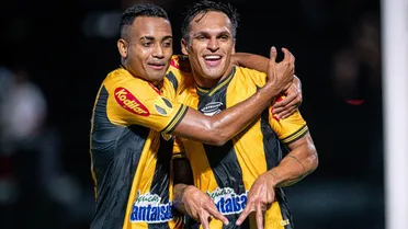 Adversário de Athletico e Coritiba demite técnico na véspera da Série B