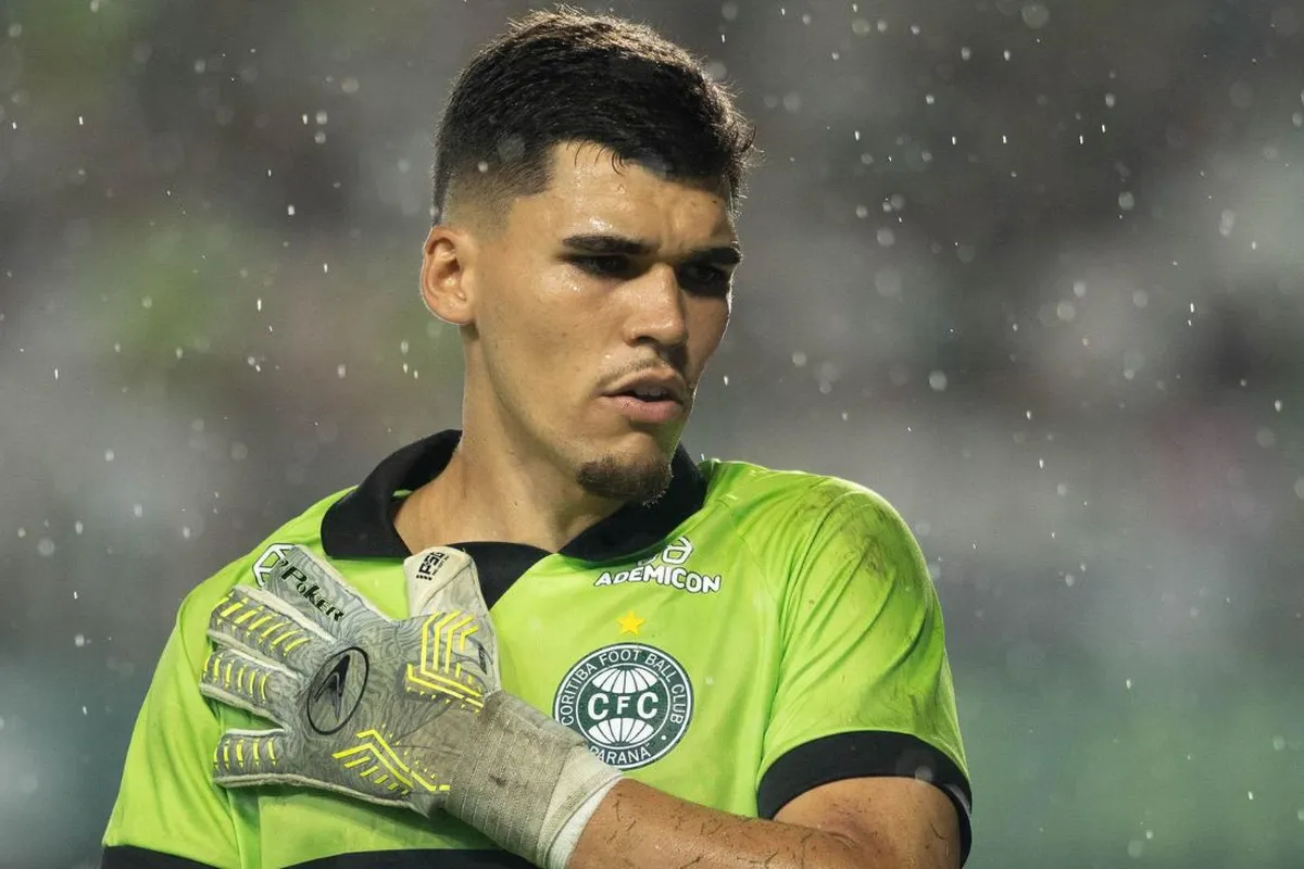Imagem ilustrativa sobre Pedro Morisco, zagueiro do Coritiba, surpreende ao chegar à Seleção Brasileira