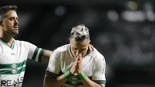 Coritiba goleia o Operário e assume a liderança do Campeonato Paranaense