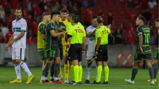 Inter entra com representação na CBF contra “arbitragem ruim e confusa” diante do Coritiba