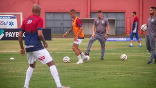 Em reformulação, Paraná adia reapresentação e demite mais quatro funcionários