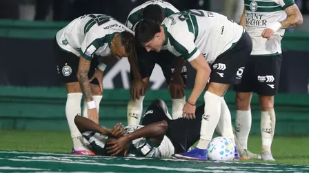 Jacy repete Joel, cai em túnel do Coritiba na comemoração, mas gol é anulado