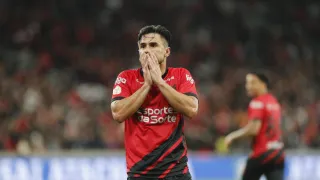 Ex-Athletico, polêmico atacante quebra jejum antes de encarar o Coritiba