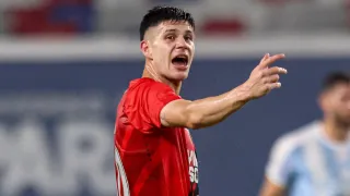 Messi elogiou Zapelli? Comentarista da ESPN cai em fake durante jogo do Athletico