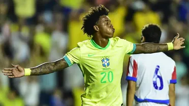 Bruninho se despede da seleção e encontra elenco do Athletico em Salvador