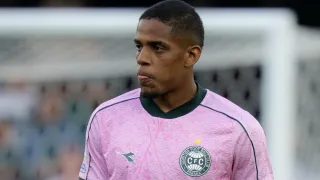 Terceira opção do Coritiba ressurge após drama pessoal