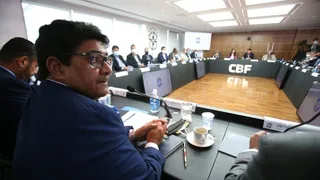 Presidente da CBF admite problemas na arbitragem: “Eu também cobro”