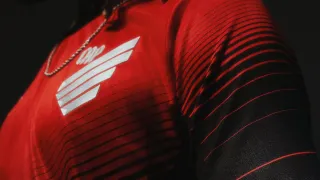 Nova camisa coloca Athletico no topo de ranking da Série B