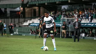 Atacante troca Série D pela A em 67 dias e estreia pelo Coritiba
