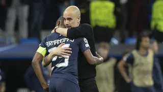 Guardiola manda recado para Fernandinho antes da final da Libertadores