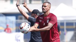 Felipão revela propostas e comenta futuro de Zé Ivaldo no Athletico