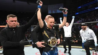 Rose Namajunas retoma cinturão do UFC com nocaute brutal; veja o vídeo