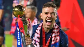 De esquecido no Brasil a rei na Tailândia: ex-Athletico explode no futebol asiático