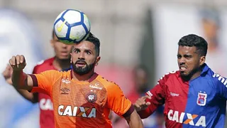 O uniforme horroroso do Atlético e a falta de futebol na Vila