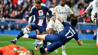 Neymar sofre lesão no tornozelo direito, mas exame não indica fratura
