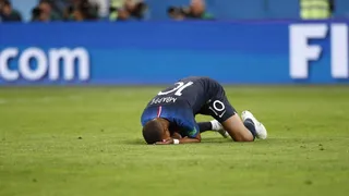 Mbappé tem o estilo teatral de Neymar, mas o francês sim é um menino