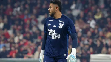 Athletico: Odair explica futuro de Mycael após falha e protestos da torcida