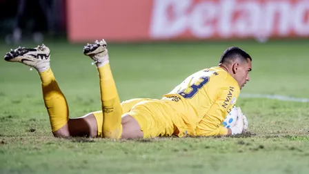 Em noite de um Santos pecador, Athletico é humilhado pelo Vitória