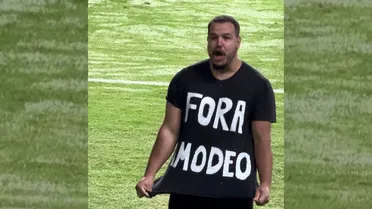 Torcedor do Coritiba que protestou dentro de campo desabafa: “Paciência acabou”