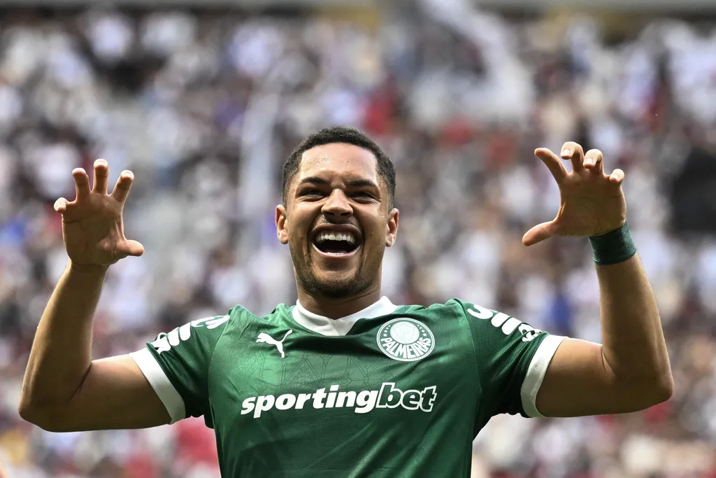  Vitor Roque tem 4 gols e 2 assistências na Libertadores 2005