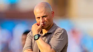 Alex desabafa: “Conversei com 20 jogadores e já recebi a recusa de 15”