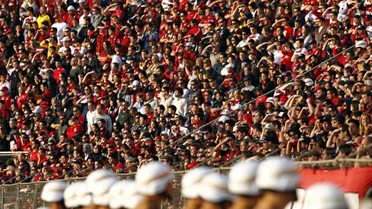 Você é a favor da substituição de policiais por seguranças privados em estádios?