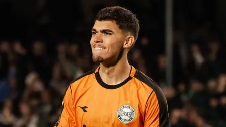 Goleiro de seleção, Morisco desabafa após Coritiba x Grêmio: “Todo jogo a gente bate nisso”