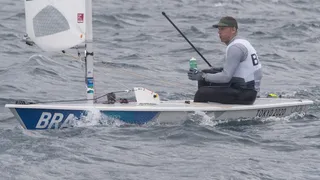 Robert Scheidt fica sem medalha na “medal race” da classe Laser