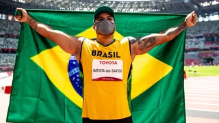 Claudiney Batista leva medalha de ouro no lançamento de disco F56 na Paralimpíada