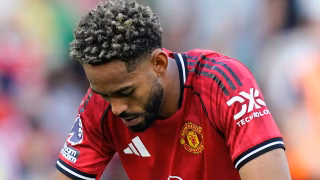 Atacante ex-Coritiba ganha destaque na estreia do Manchester United