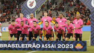 Athletico leiloa camisas rosas usadas e assinadas por jogadores; saiba como ajudar