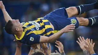 “Maior paixão”: Ovacionado, ídolo do Athletico se despede do futebol