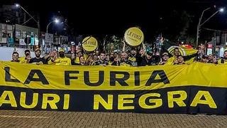 Torcida do FC Cascavel nega tentativa de invasão e cita ação truculenta da PM