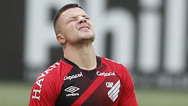 Renato Kayzer tem lesão de ligamento e corre risco de perder finais da Copa do Brasil