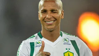 Deyverson no Coxa? Entenda a situação do polêmico atacante do Cuiabá