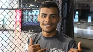 Brasileiro conquista “bolada” por luta sangrenta no UFC Vegas 32
