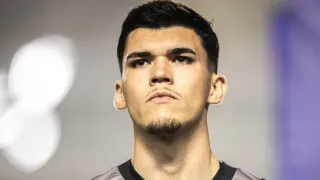 Dirigente do Coritiba abre o jogo sobre o futuro do goleiro Pedro Morisco