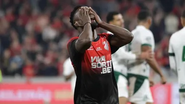 Goleiro falha, Athletico escancara irregularidade  e fica fora do G4