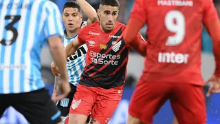 Volante do Athletico assume erro contra o Racing; atacante dispara: “Vergonha”