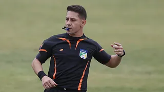 CBF afasta árbitro paranaense que marcou pênalti inexistente na Copa do Brasil