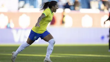 Debinha marca e Brasil vence Canadá na estreia do técnico Arthur Elias