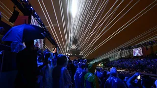 Cerimônia de abertura de Paris 2024 supera dificuldades, mas perde brilho com chuva; veja fotos