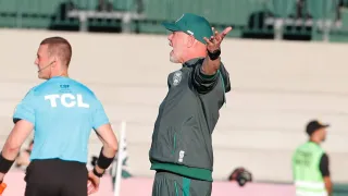 Pressionado, Zago espera reforços: “Chega o Natal, mas não chega a janela”
