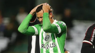 Diante de pior público do ano, Coritiba encerra Série B com derrota vergonhosa para o Botafogo-SP