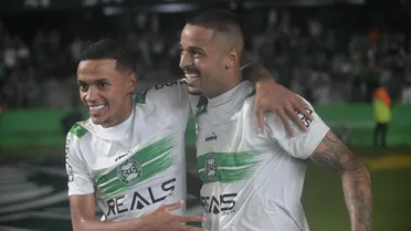 Em ritmo de treino, Coritiba goleia Rio Branco no Couto Pereira