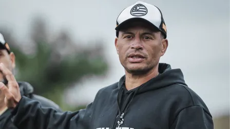 Alex leva clube a sua melhor sequência na história da Série B