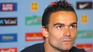 Ex-jogador da seleção holandesa é suspenso em nível mundial por mensagens de teor sexual