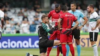 O que sobra é um Athletico frustrante e um Coritiba decepcionante