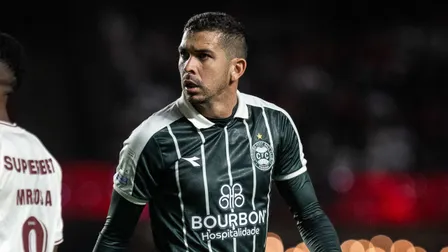 Lateral do Coritiba pede dicas a Ronier sobre como parar ex-piá do Couto